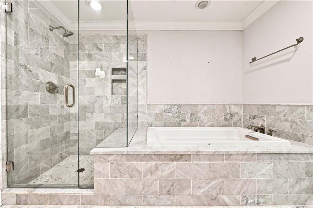 18 Dean Overlook NW