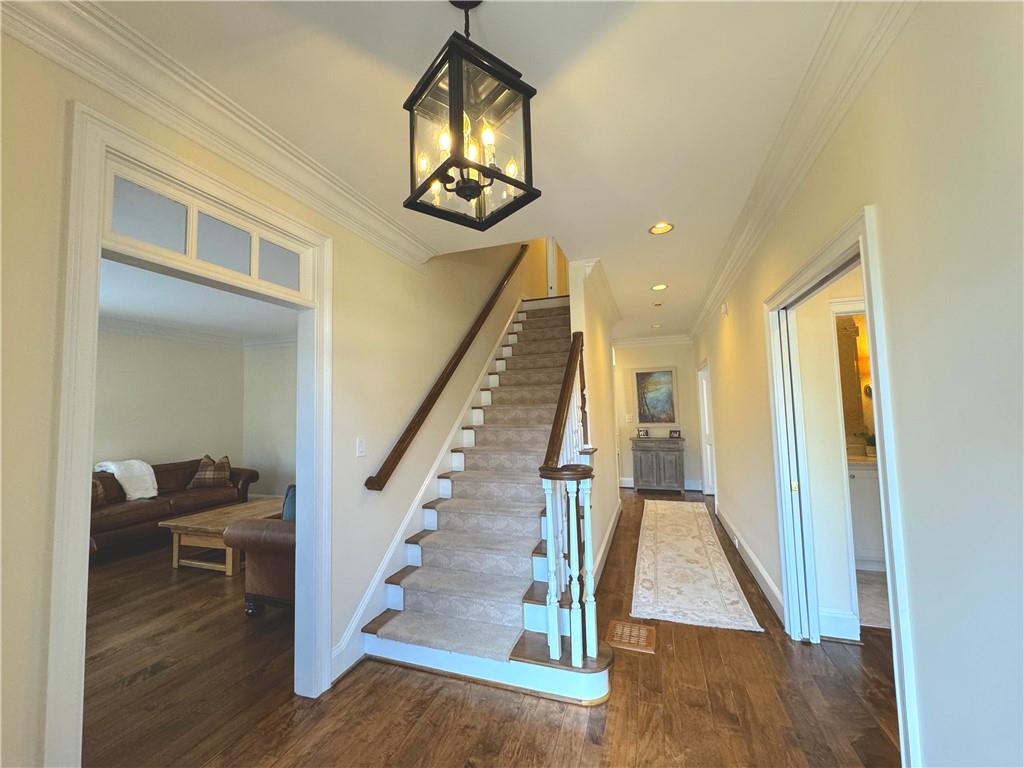 18 Dean Overlook NW