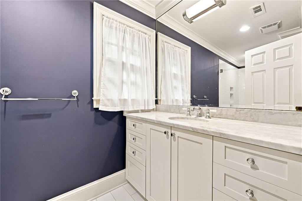 18 Dean Overlook NW