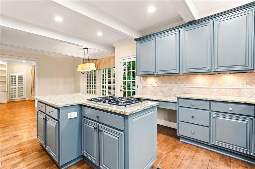 18 Dean Overlook NW