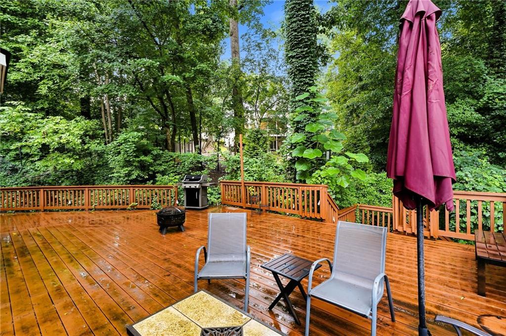 18 Dean Overlook NW