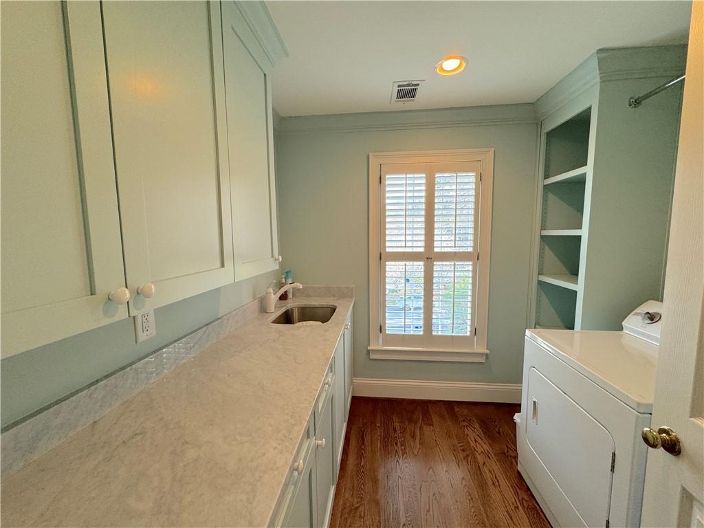 18 Dean Overlook NW
