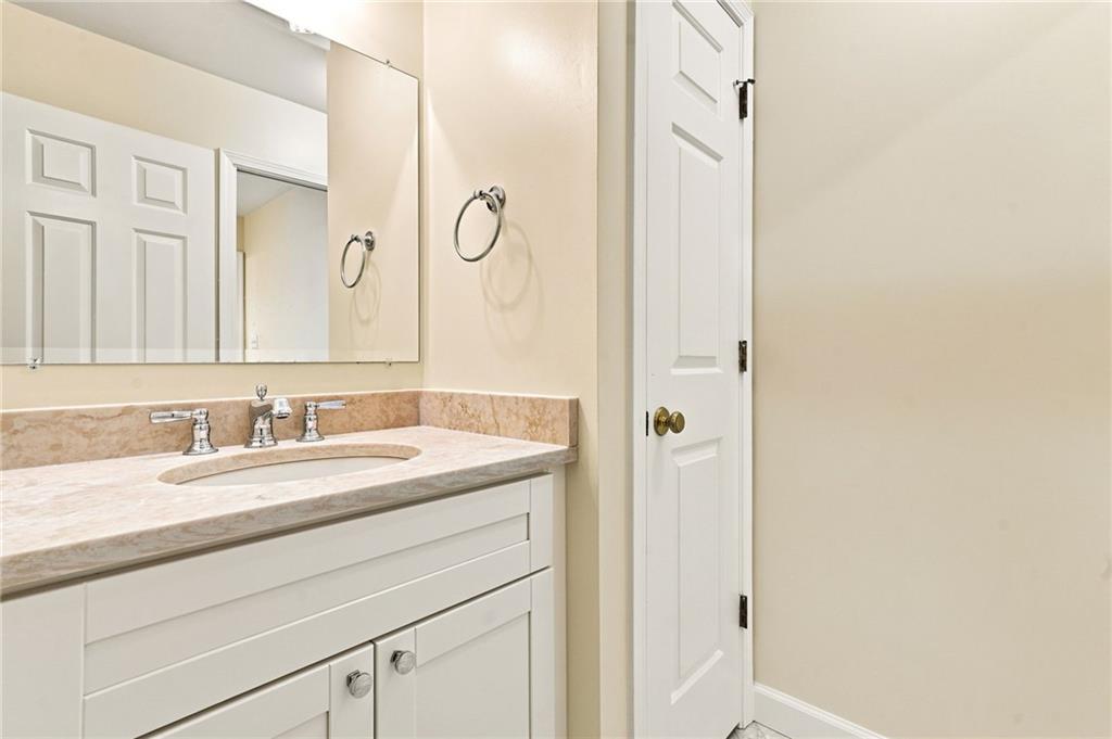 18 Dean Overlook NW