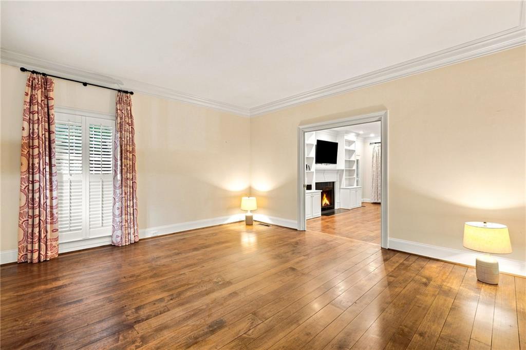 18 Dean Overlook NW