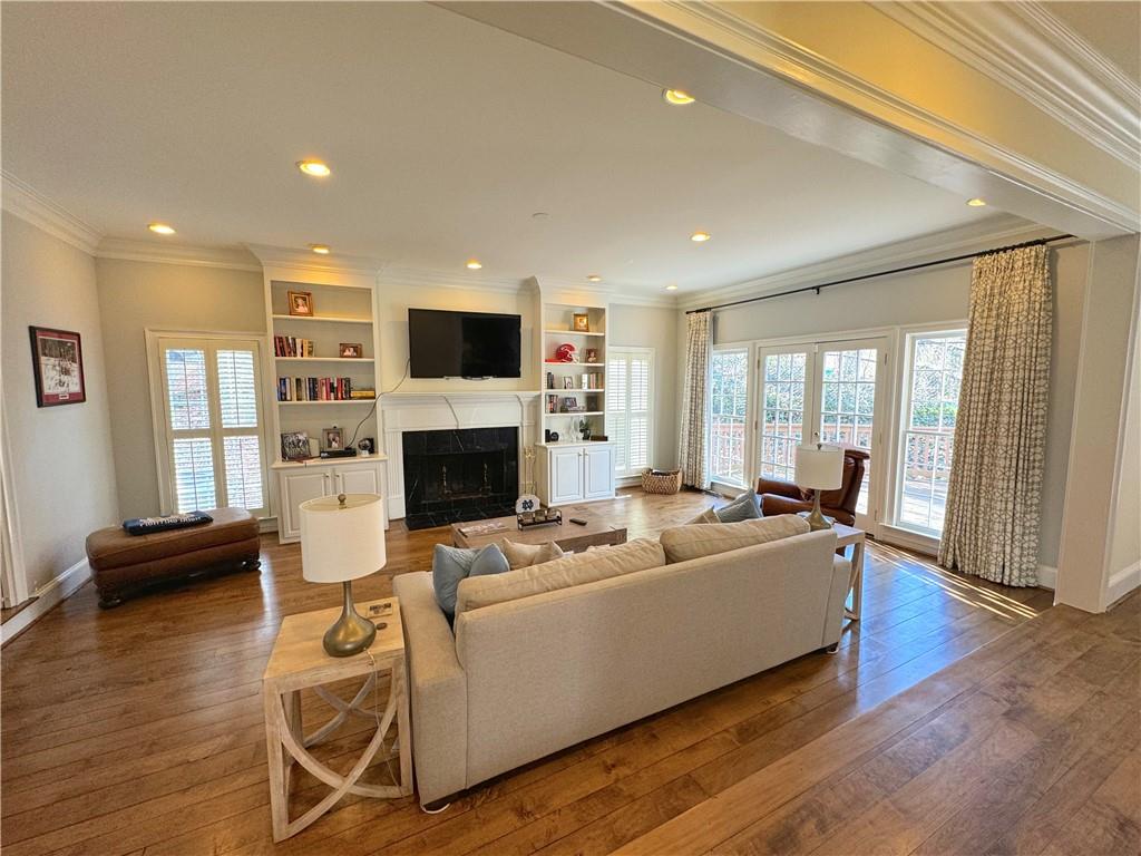 18 Dean Overlook NW