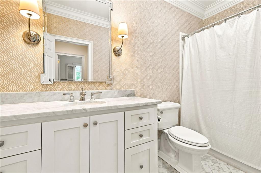 18 Dean Overlook NW