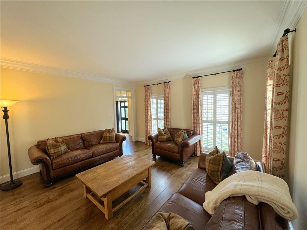 18 Dean Overlook NW