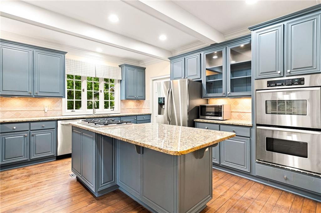 18 Dean Overlook NW