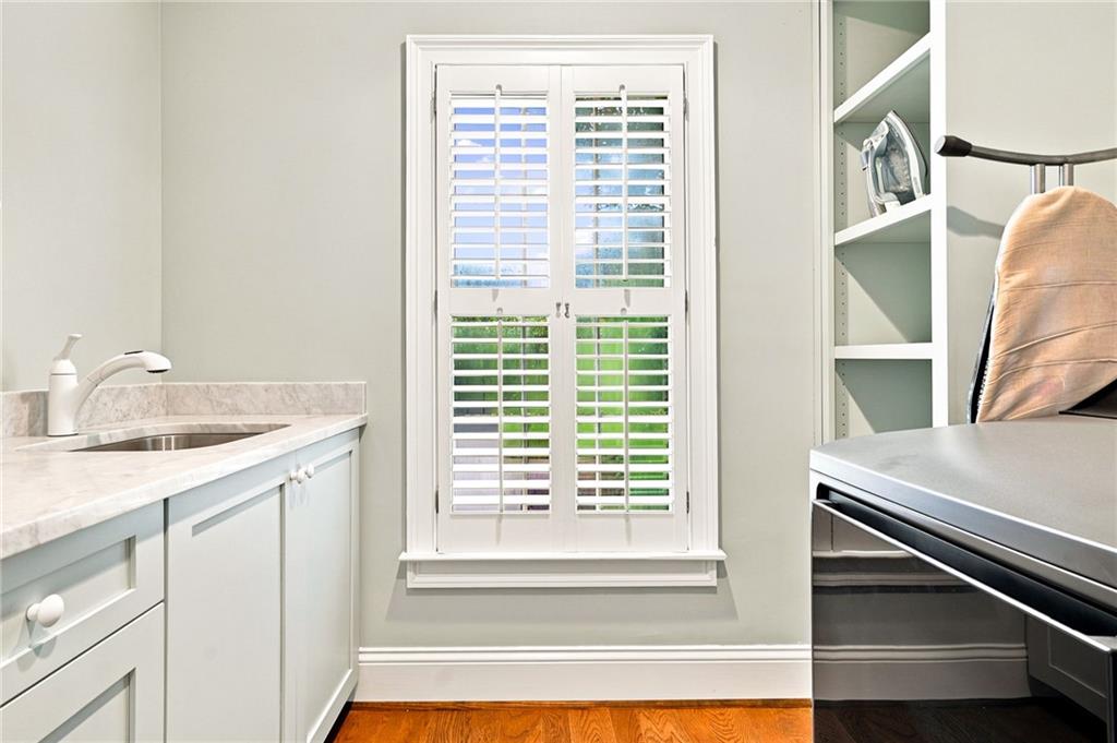 18 Dean Overlook NW
