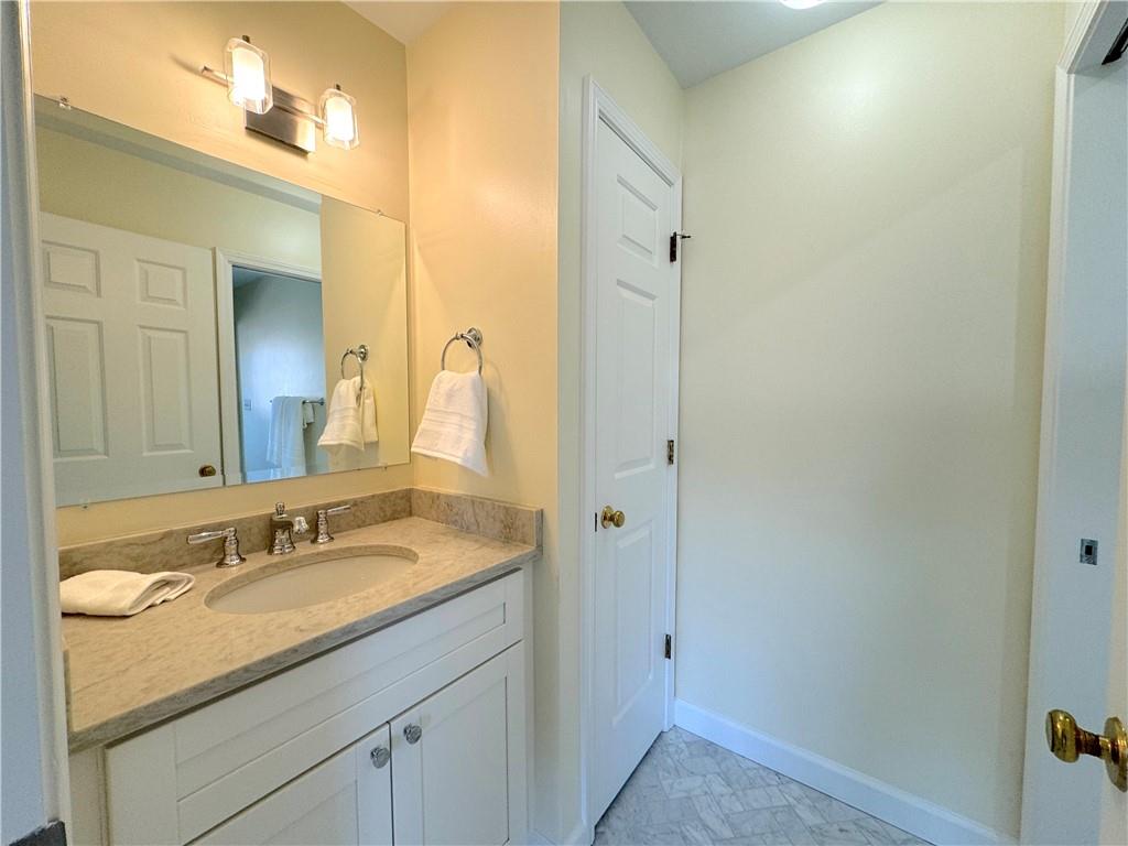 18 Dean Overlook NW