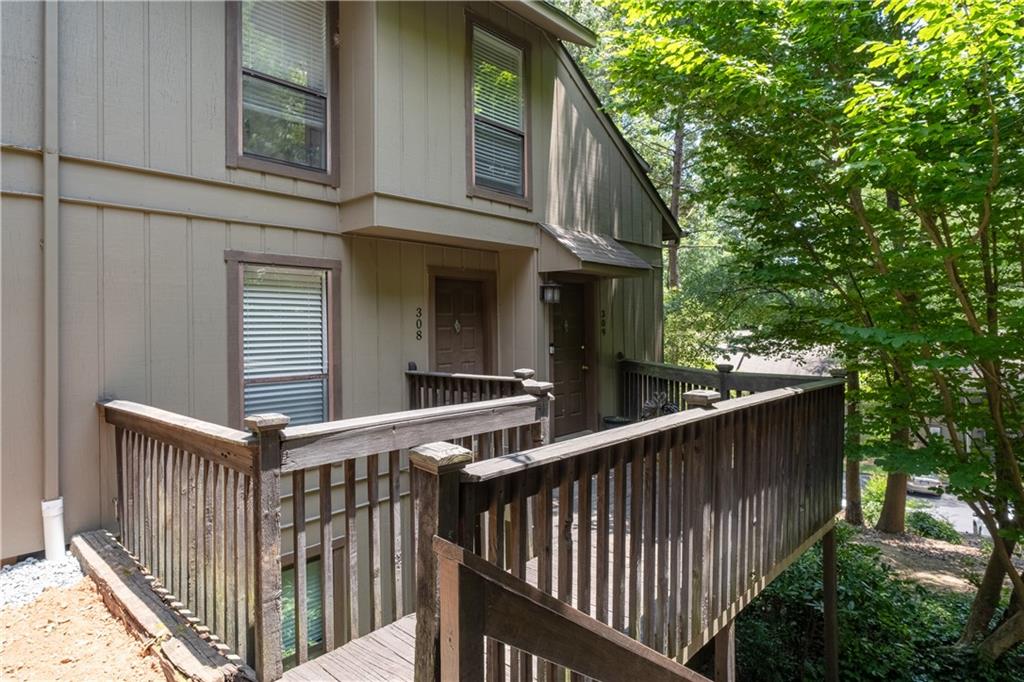 308 CUMBERLAND Court SE