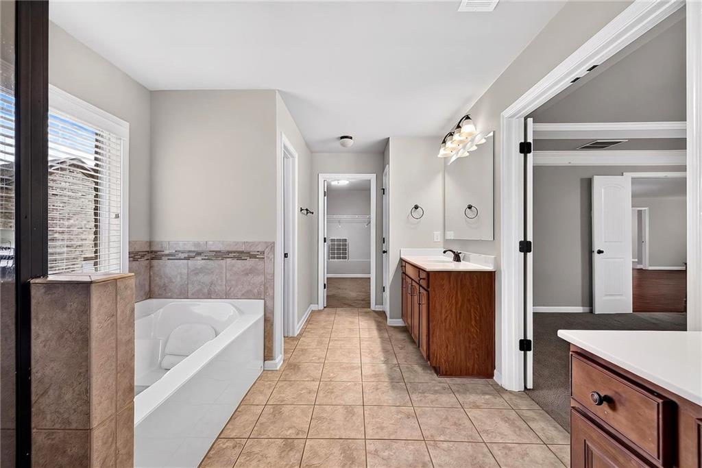 1185 Gallatin Way