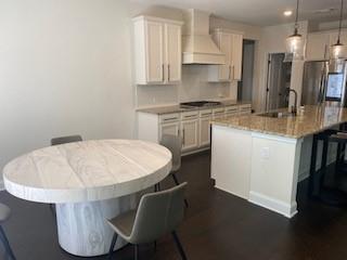390 Sawgrass View
