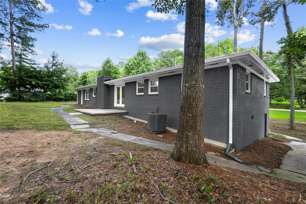 1939 Smyrna Road SW
