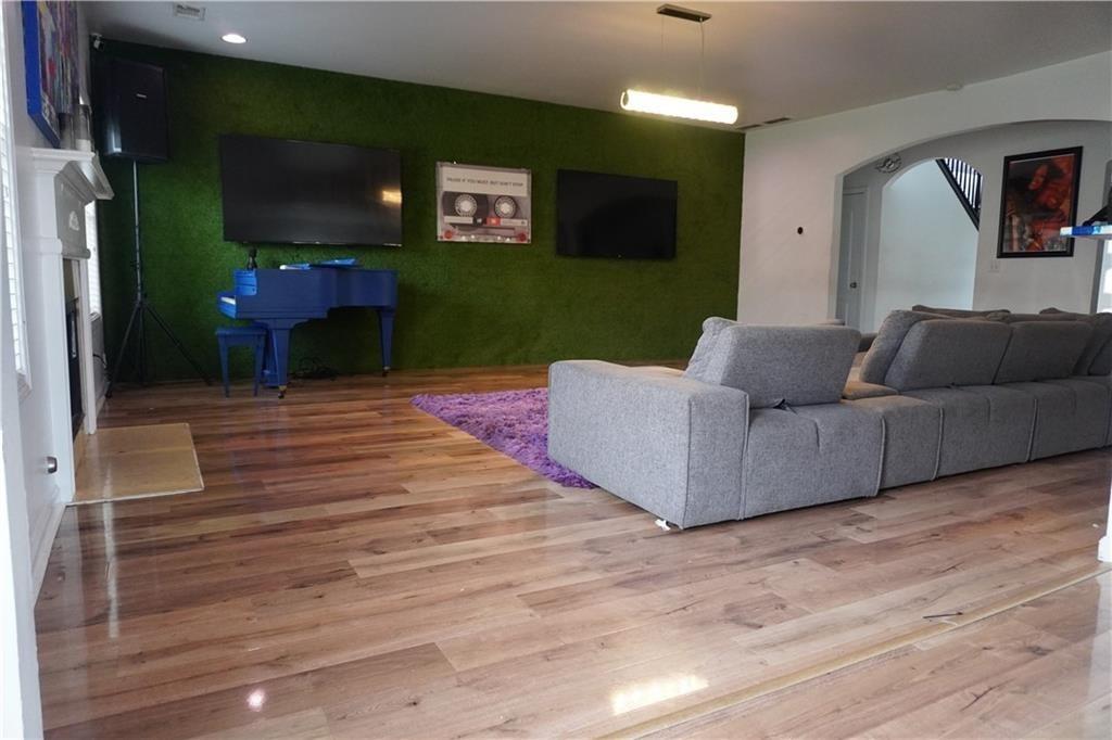 7985 Sandpoint Place