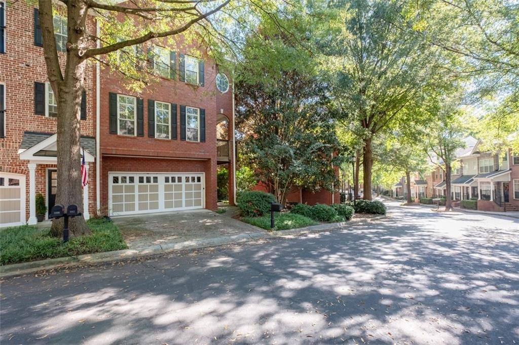 1116 Glenridge Place Unit 605