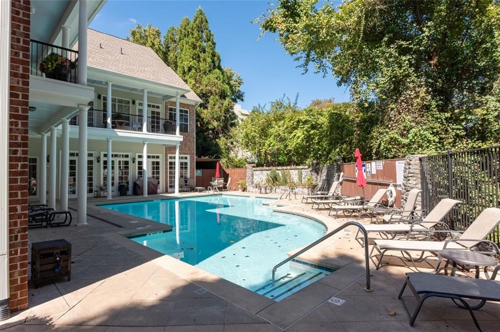 1116 Glenridge Place Unit 605