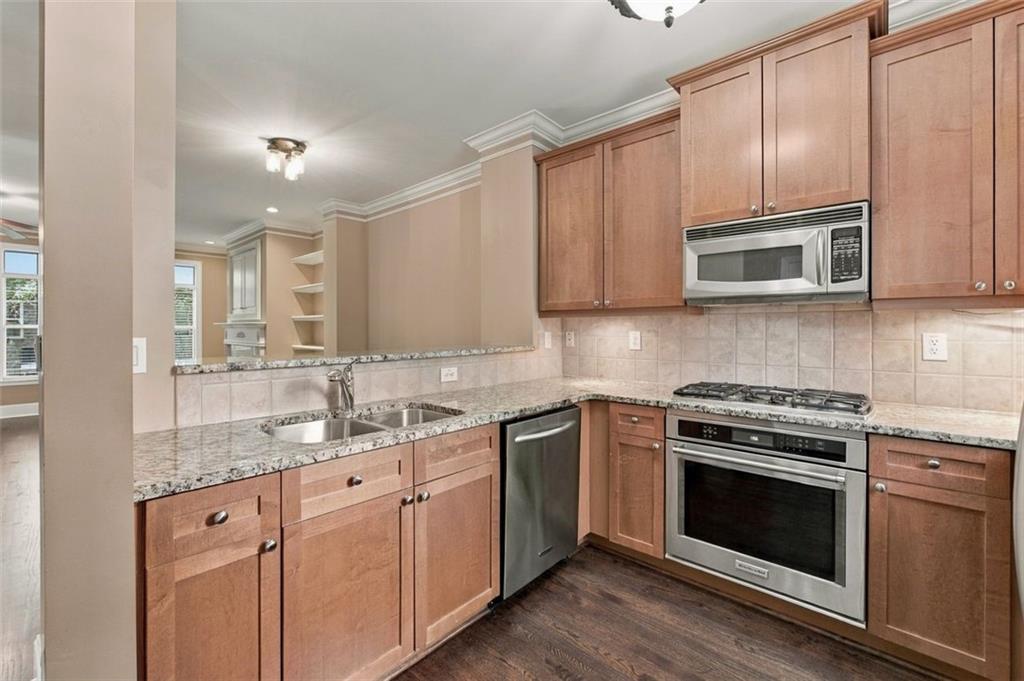 1116 Glenridge Place Unit 605