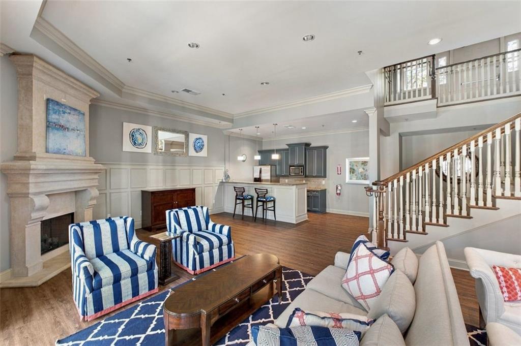 1116 Glenridge Place Unit 605