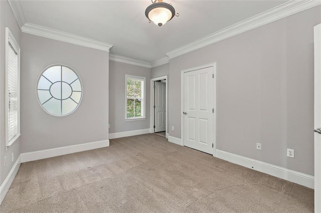 1116 Glenridge Place Unit 605