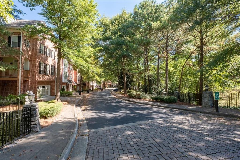 1116 Glenridge Place Unit 605