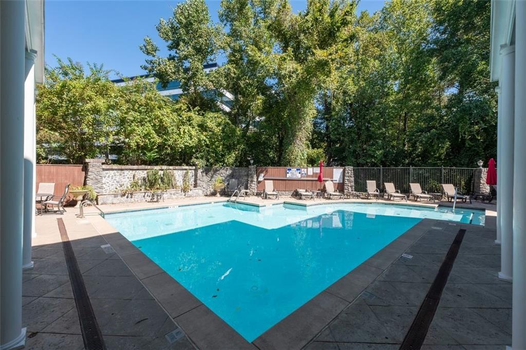 1116 Glenridge Place Unit 605