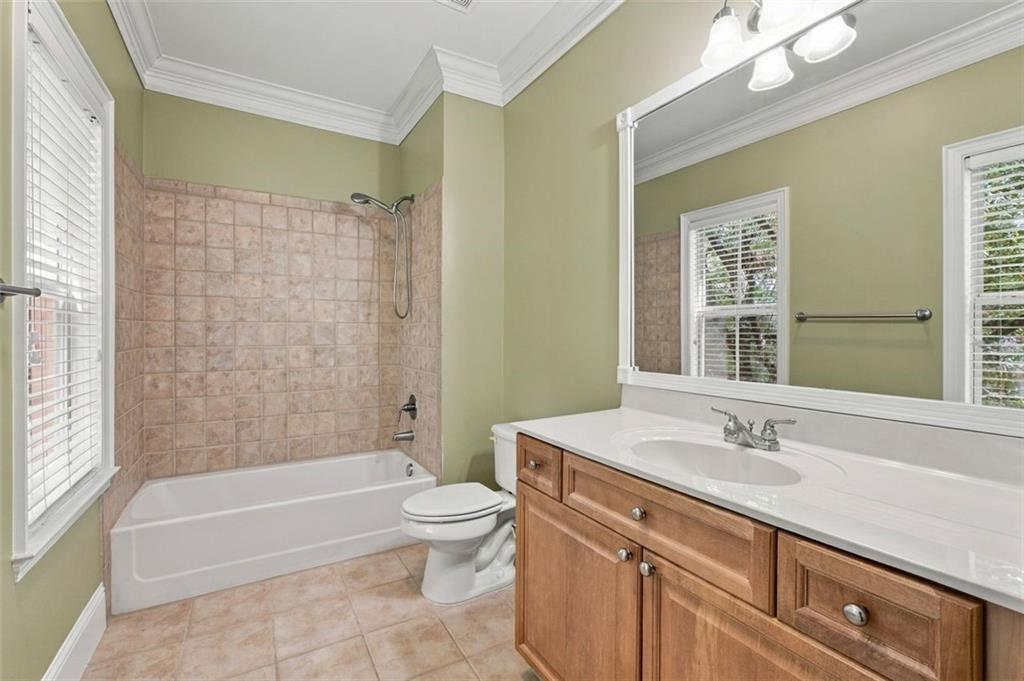 1116 Glenridge Place Unit 605