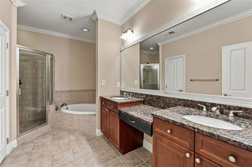 1116 Glenridge Place Unit 605