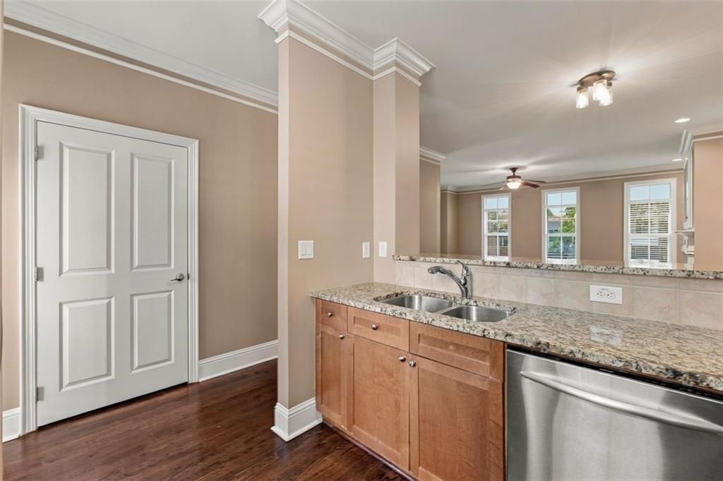 1116 Glenridge Place Unit 605
