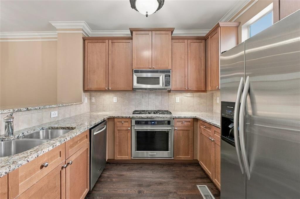 1116 Glenridge Place Unit 605