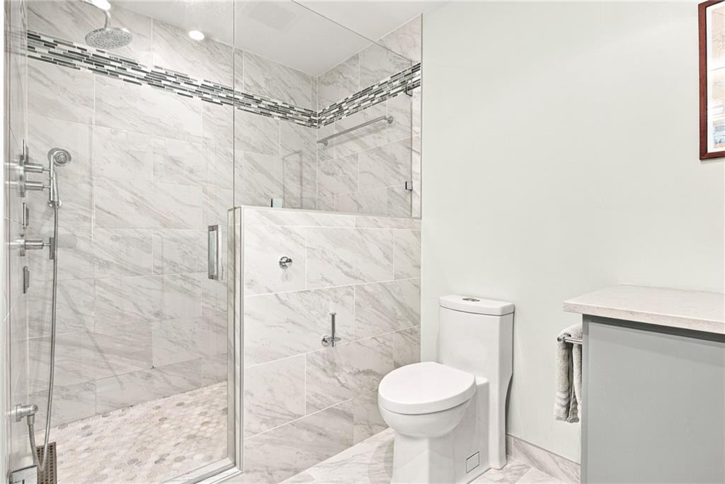 565 Peachtree Street NE Unit 702