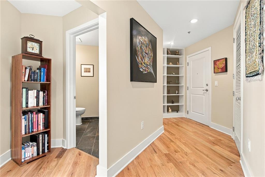 565 Peachtree Street NE Unit 702
