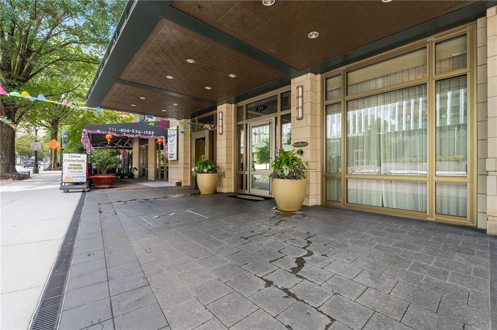 565 Peachtree Street NE Unit 702