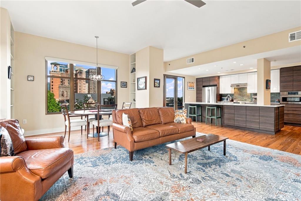 565 Peachtree Street NE Unit 702