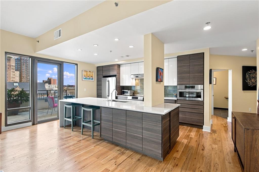 565 Peachtree Street NE Unit 702