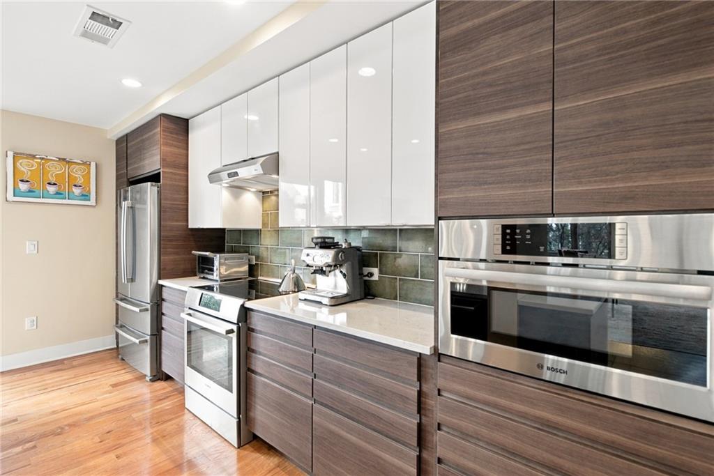 565 Peachtree Street NE Unit 702