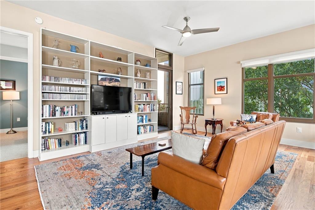 565 Peachtree Street NE Unit 702