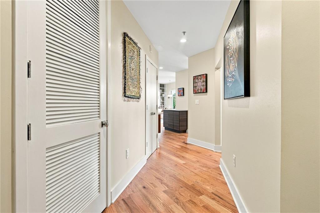 565 Peachtree Street NE Unit 702