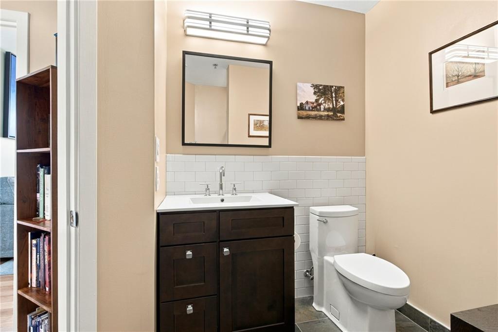 565 Peachtree Street NE Unit 702