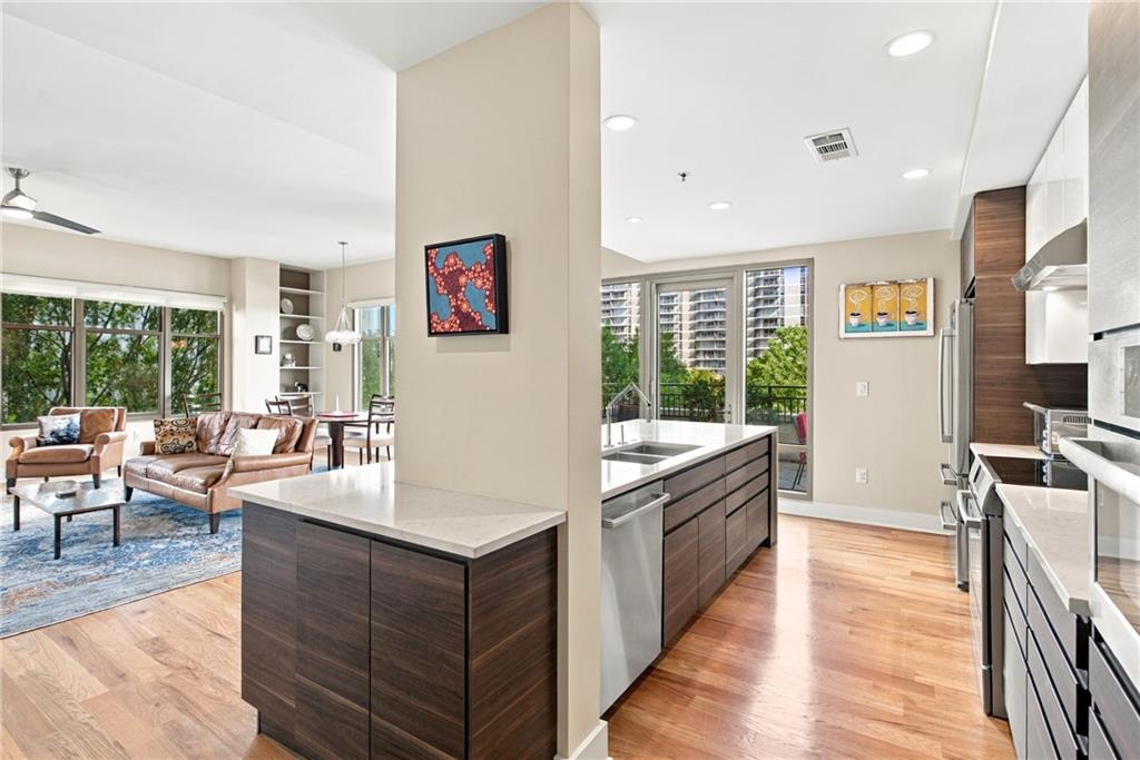 565 Peachtree Street NE Unit 702