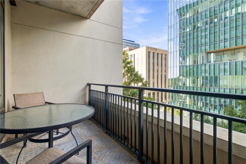 565 Peachtree Street NE Unit 702
