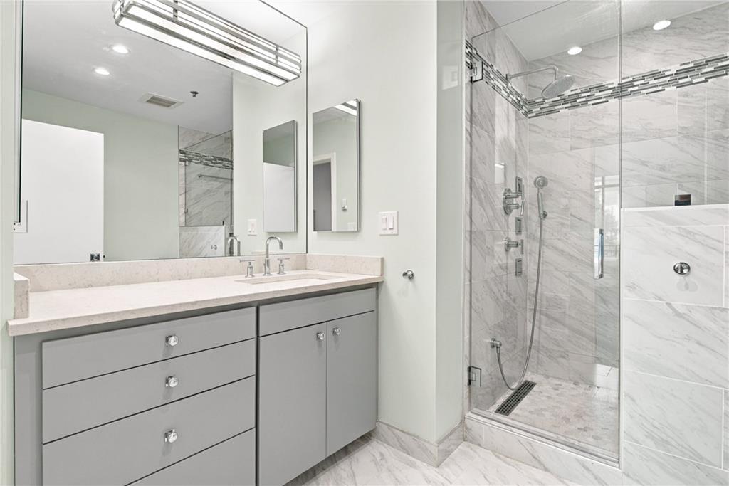 565 Peachtree Street NE Unit 702