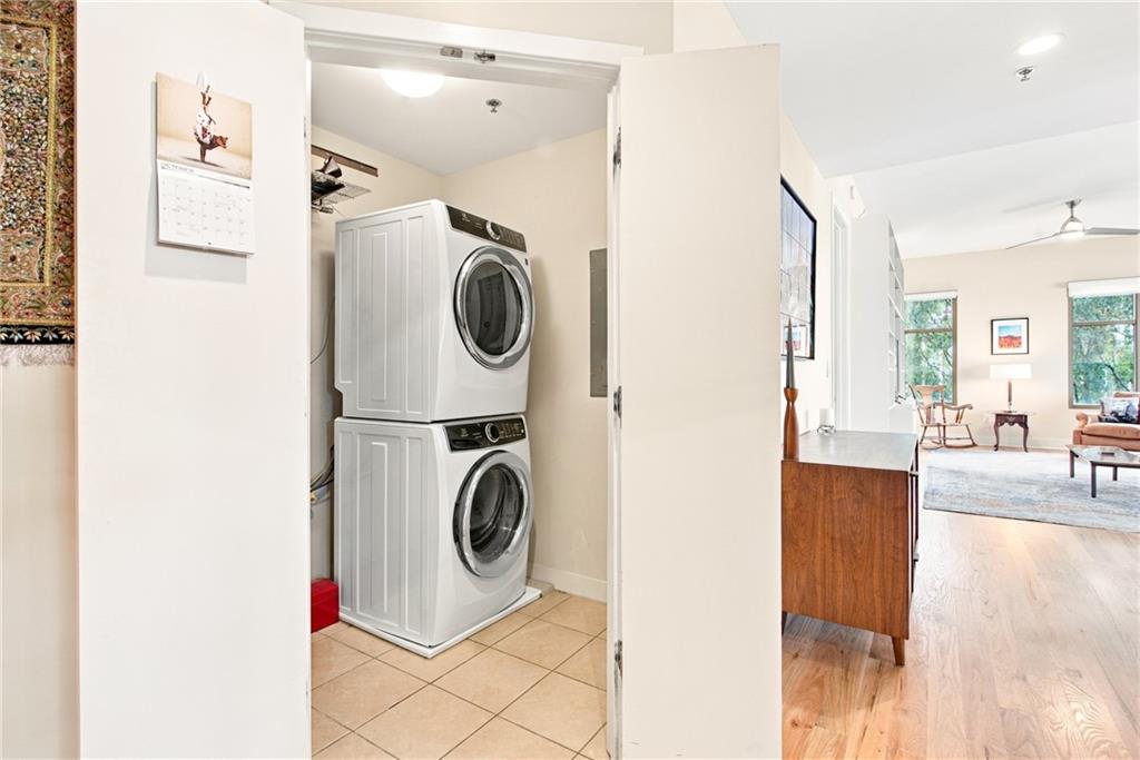 565 Peachtree Street NE Unit 702