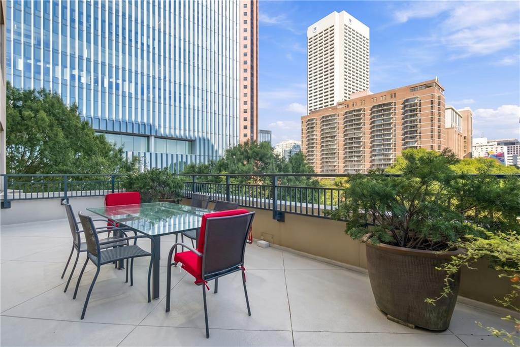 565 Peachtree Street NE Unit 702