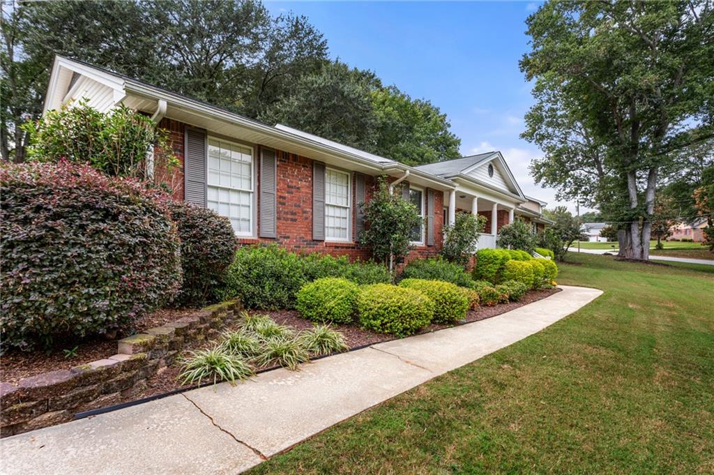 1749 Rangewood Drive SW
