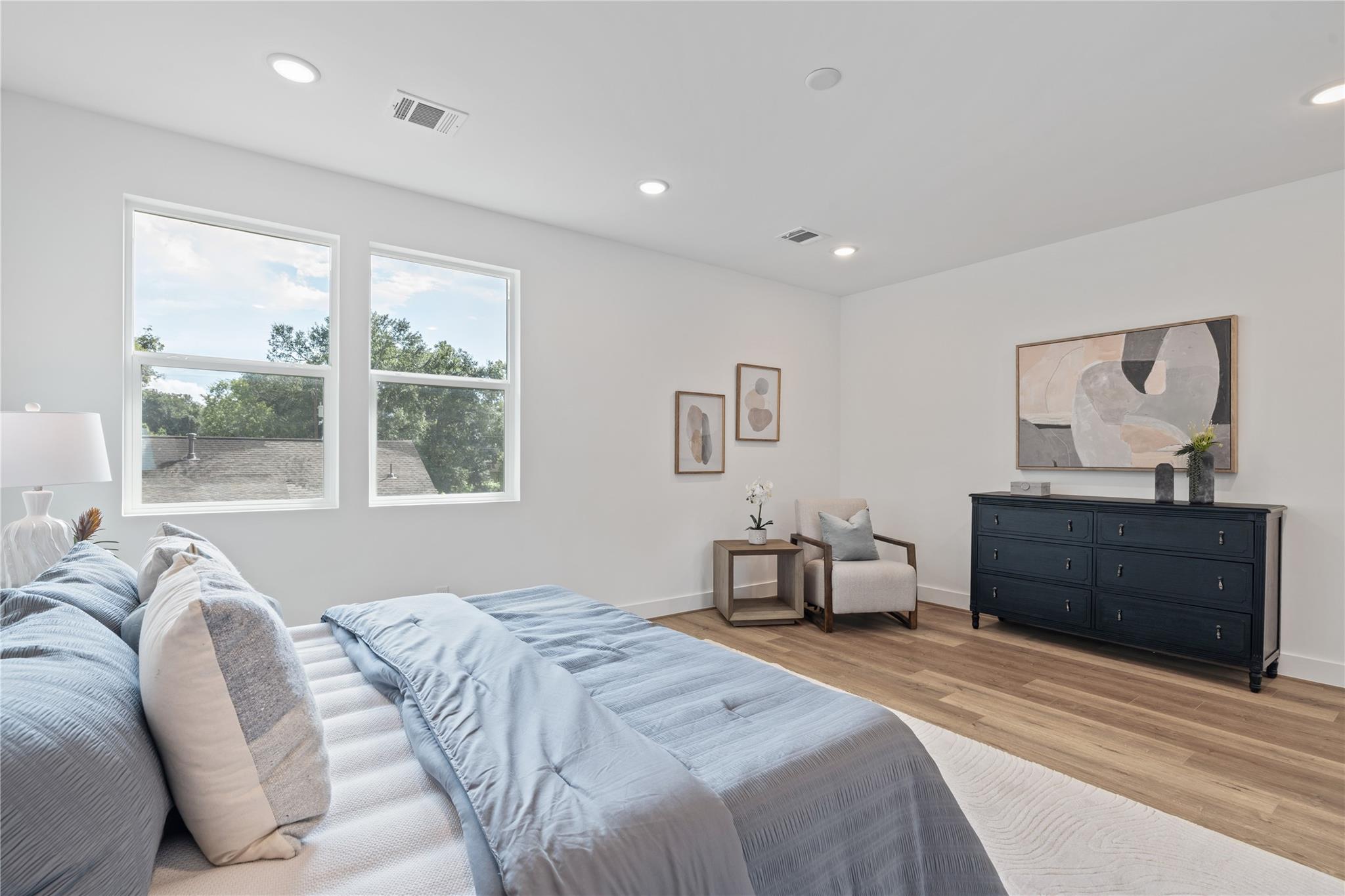 1031-1033 S Victory Drive