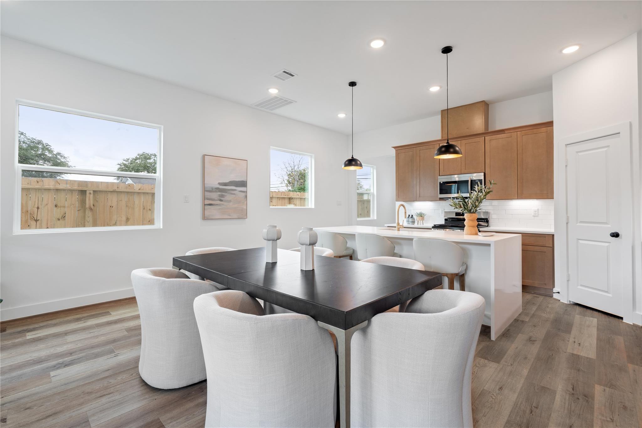 1031-1033 S Victory Drive