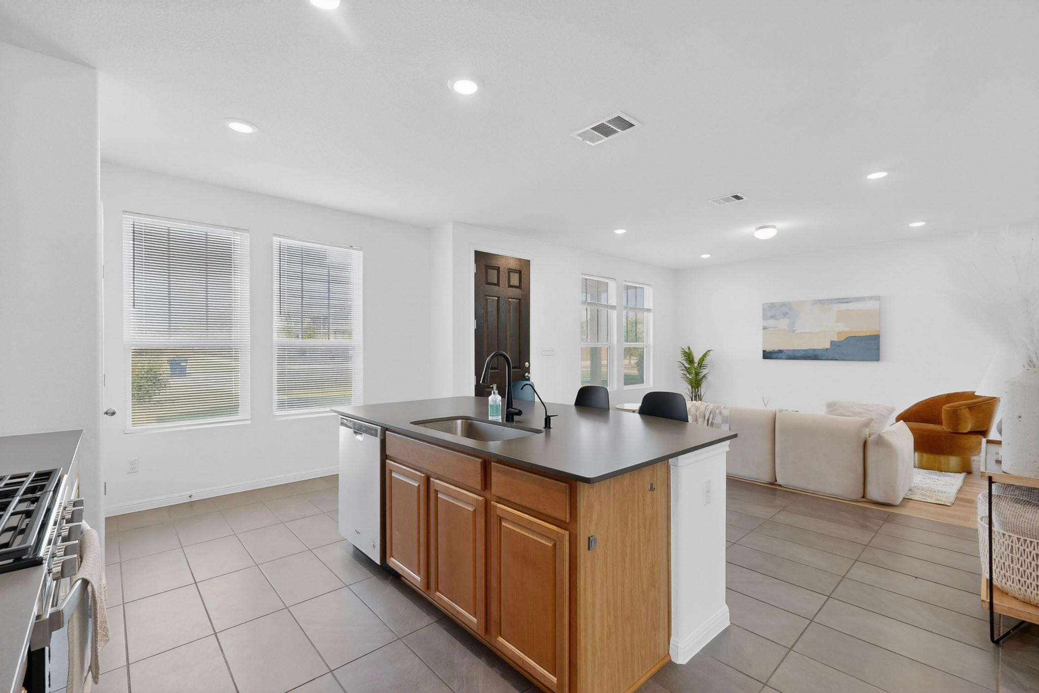 2524 Acoma LN