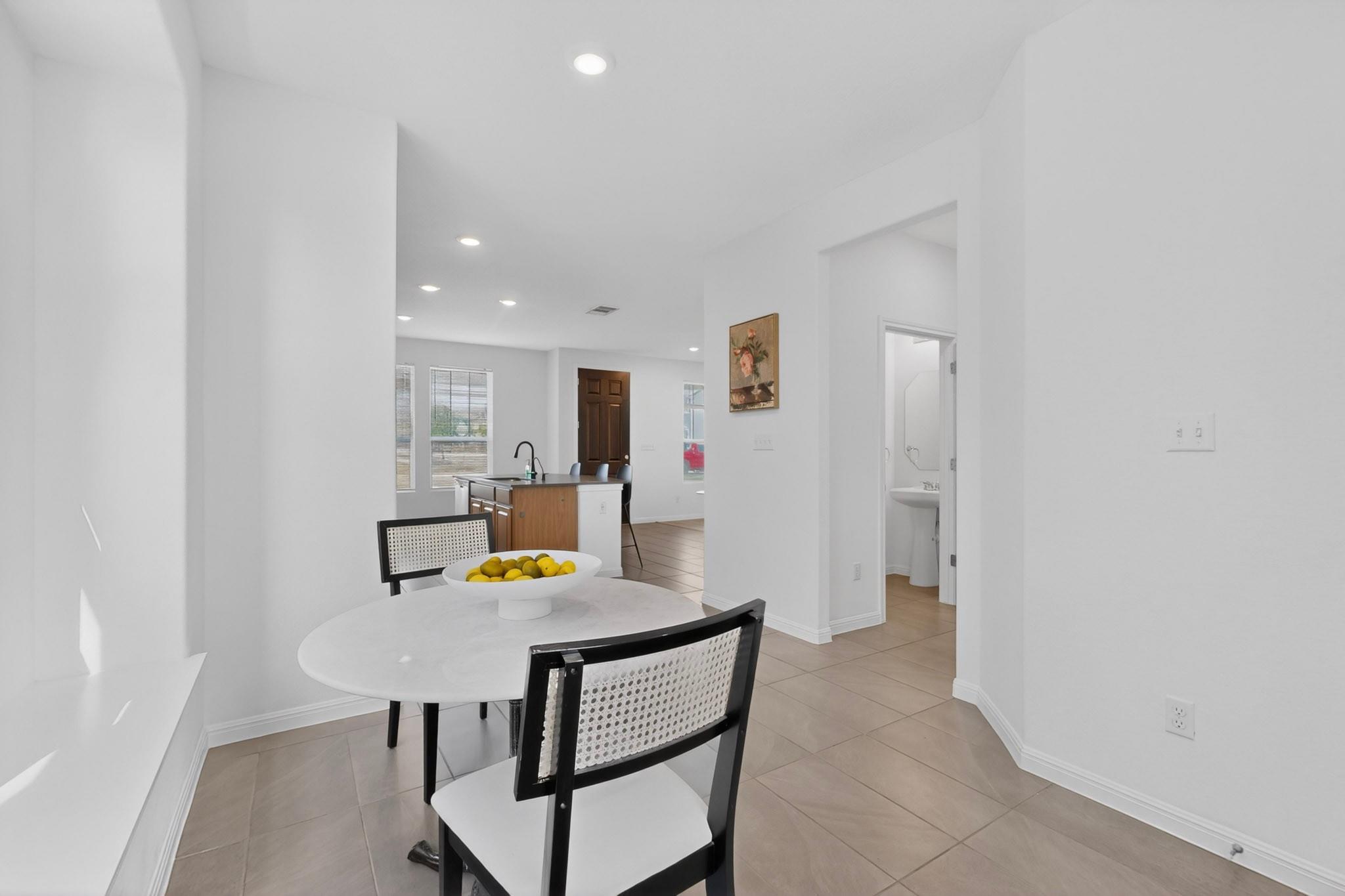 2524 Acoma LN
