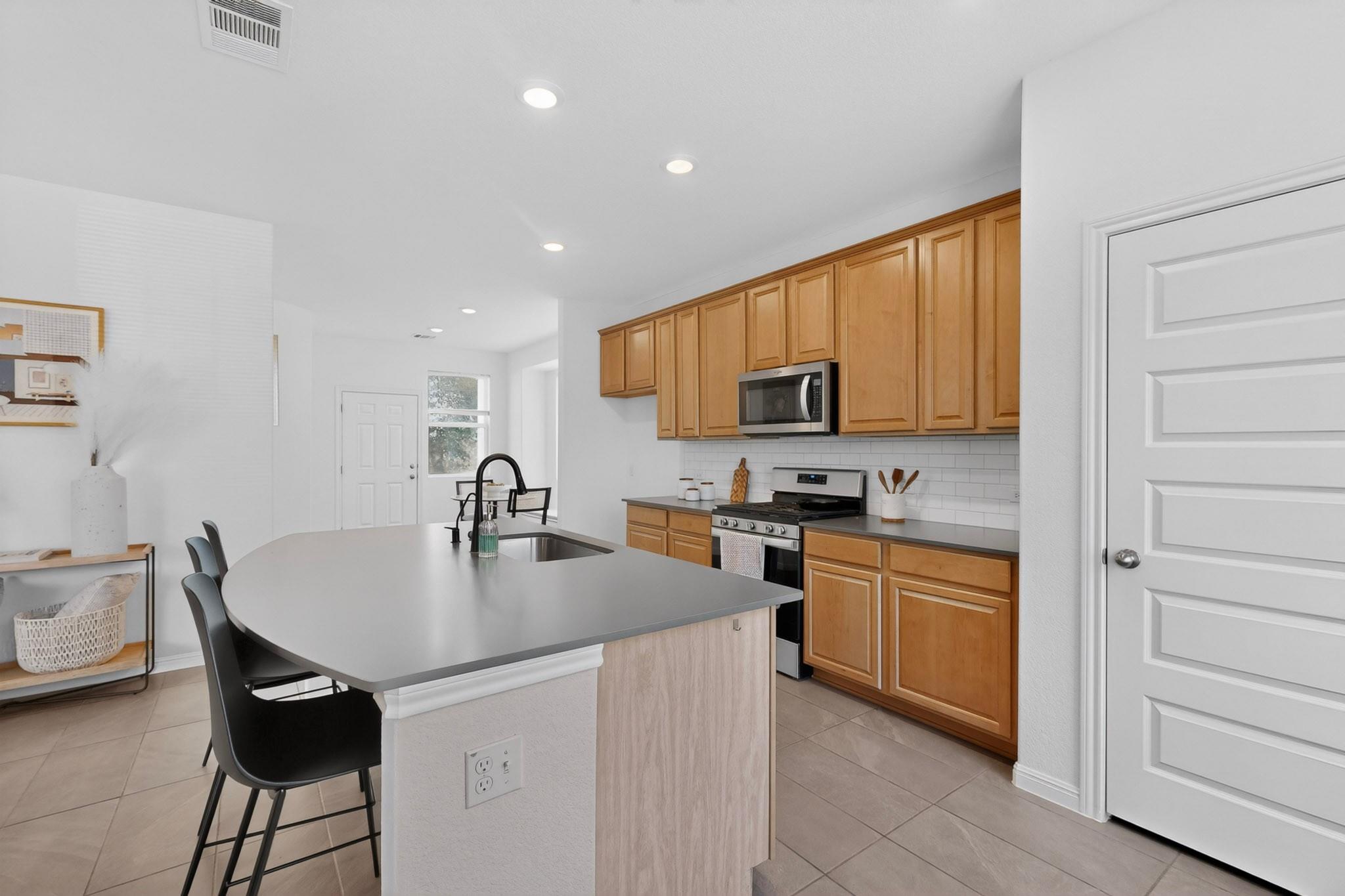 2524 Acoma LN